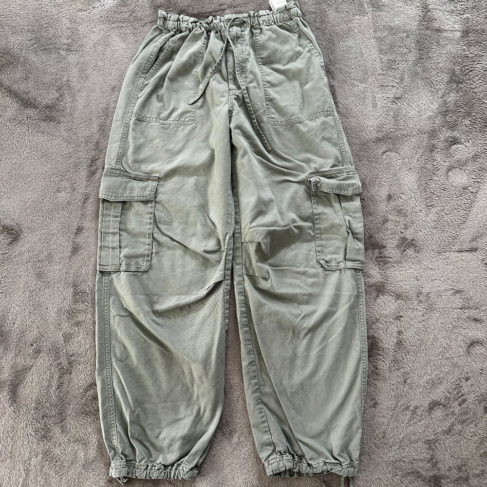 Abercrombie & Fitch Green Cargo Pants Women's size SMALL